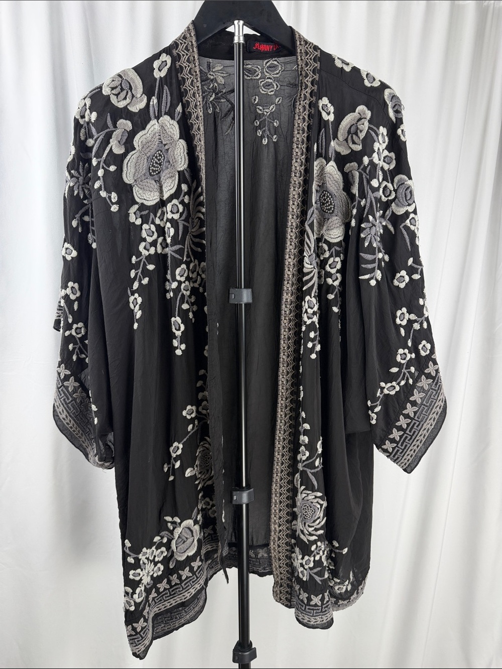 Johnny Was Embroidered Floral Kimono Cardigan – Black Gray – Size S